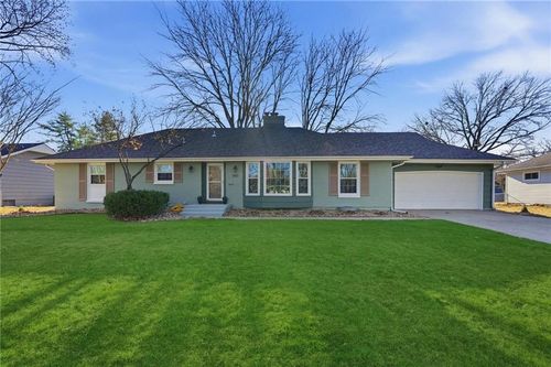 401 W 109th Ter, Kansas City, MO, 64114-4919 | Card Image