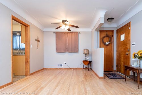 23214 S Brookside Dr, Dearborn Heights, MI, 48125-2321 | Card Image