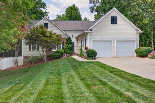 208 Cotswold Ln, King, NC, 27021-8231 | Card Image