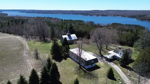 8952 Ridge Rd, East Jordan, MI, 49727-9529 | Card Image