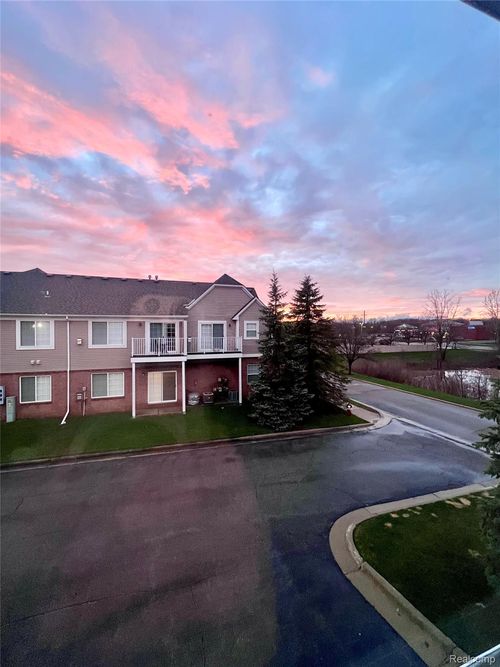 61-2204 Monarch Dr, Shelby Township, MI, 48316-5618 | Card Image