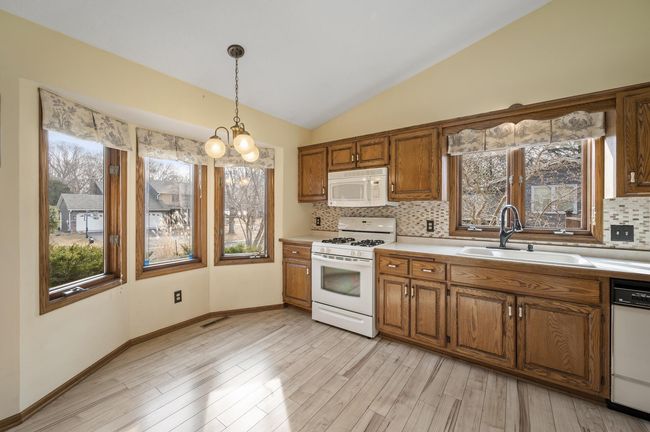 Bright kitchen | Image 8