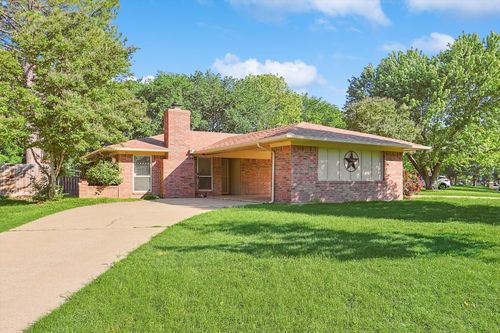 2525 Freedom Ln, Denton, TX, 76209-1523 | Card Image