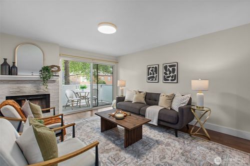 b208-8800 20th Ave Ne, Seattle, WA, 98115-3286 | Card Image