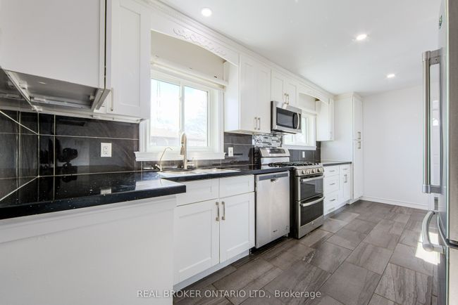 855 Miriam Rd, House other with 5 bedrooms, 2 bathrooms and 4 parking in Pickering ON | Image 11