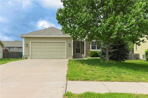 2136 Alder St, Leavenworth, KS, 66048-2496 | Card Image