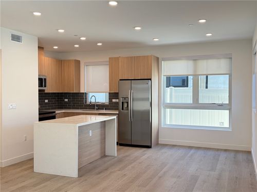 17814 Bullock St, Encino, CA, 91316-1038 | Card Image