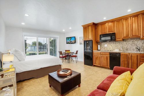 18-73850 Fairway Dr, Palm Desert, CA, 92260-4866 | Card Image