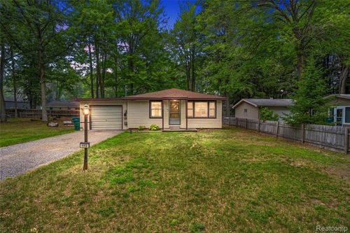 113 Birchwood Ave, Prudenville, MI, 48651-9715 | Card Image