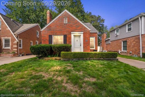 1544 Hampton Rd, Grosse Pointe Woods, MI, 48236-1304 | Card Image