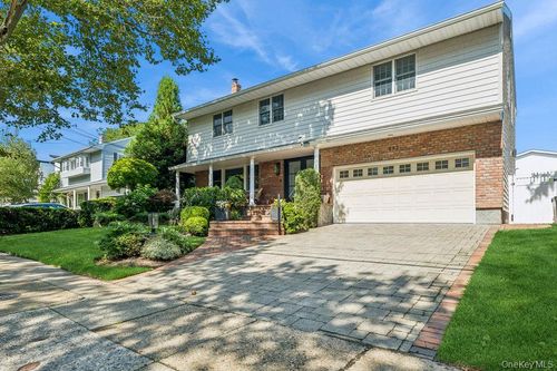 992 Dartmouth Ln, Woodmere, NY, 11598-1010 | Card Image