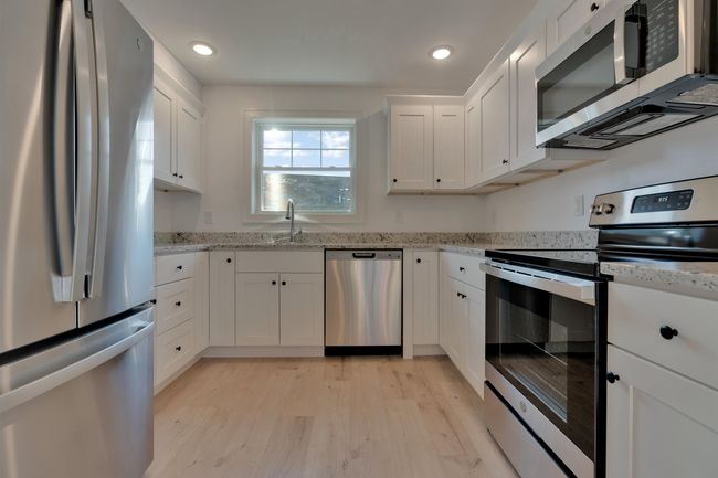 B - 13 Miami Way, Condo with 2 bedrooms, 1 bathrooms and null parking in Rochester NH | Image 8