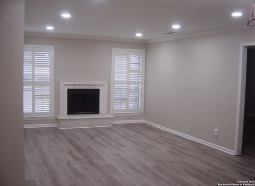 205-201 Ellwood St, Alamo Heights, TX, 78209-5356 | Card Image