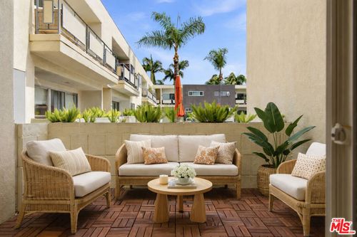 109-1233 N Laurel Ave, West Hollywood, CA, 90048-3511 | Card Image