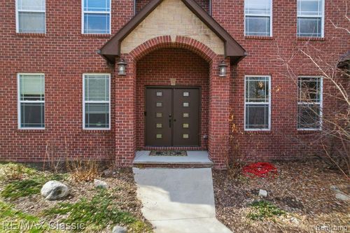 9027 Salem Farms Dr, South Lyon, MI, 48178-9008 | Card Image
