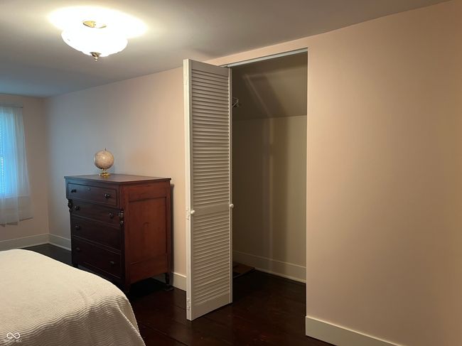 walk-in Closet | Image 20