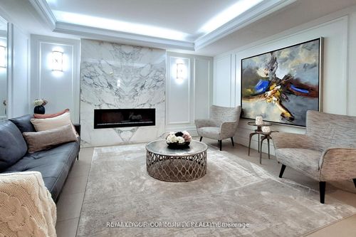 205-309 Major Mackenzie Dr E, Richmond Hill, ON, L4C9V5 | Card Image