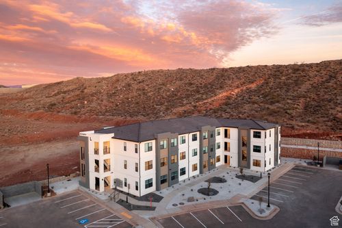 l300-226 N Cliff Side Dr, Hurricane, UT, 84737-6239 | Card Image