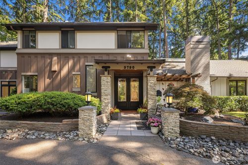 3720 131st Ave Ne, Bellevue, WA, 98005-1305 | Card Image