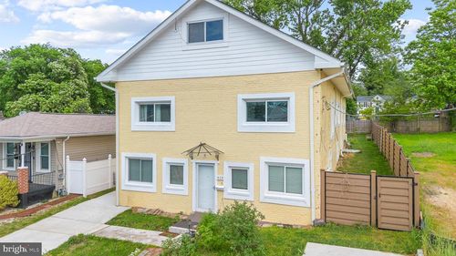 727 61st Ave, FAIRMOUNT HEIGHTS, MD, 20743-1664 | Card Image