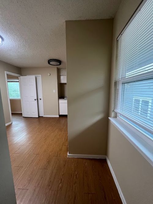4-202 E 32nd St, Austin, TX, 78705-2447 | Card Image