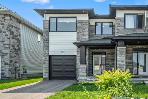 29 Mac Beattie Dr, Arnprior, ON, K7S0J3 | Card Image