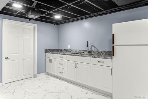 7154 Plainfield St, Dearborn Heights, MI, 48127-4603 | Card Image