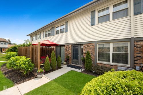 unit-11-7312 Winthrop Way, Downers Grove, IL, 60516-4074 | Card Image