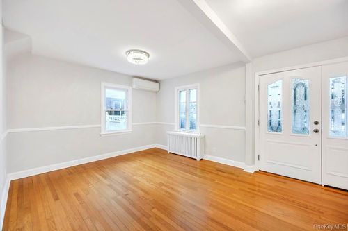 2585 Oceanside Rd, Oceanside, NY, 11572-1521 | Card Image