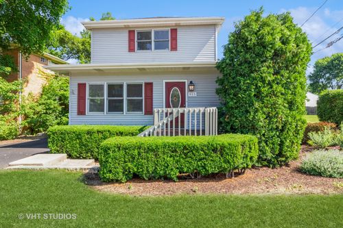 915 Chicago Ave, Naperville, IL, 60540-5509 | Card Image