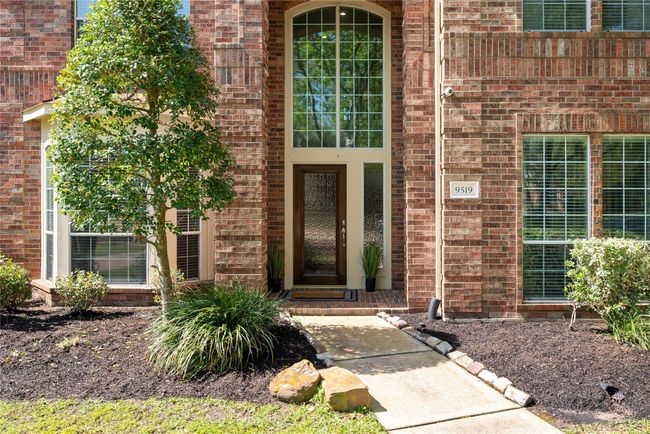 9519 Woodcliff Lake Dr, House other with 5 bedrooms, 5 bathrooms and 4 parking in Spring TX | Image 4