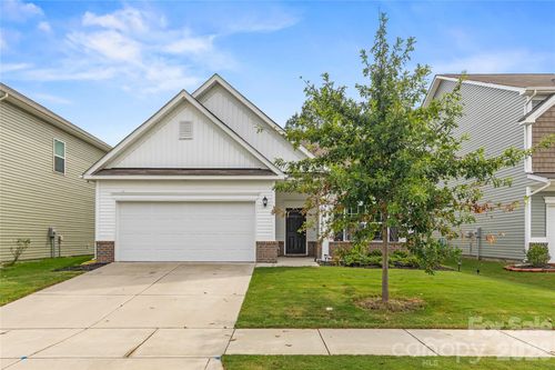 9022 Evercrisp Ln, Charlotte, NC, 28215-1895 | Card Image