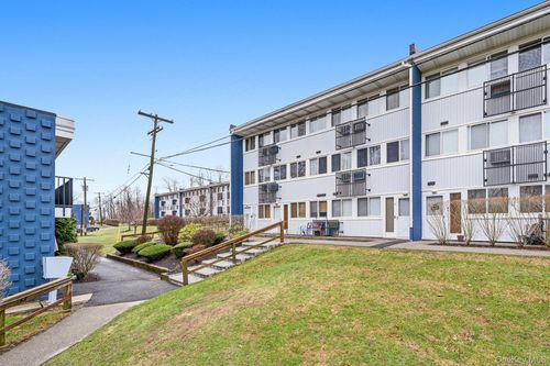 apt-18-2 Wyndover Woods Ln, White Plains, NY, 10603-3152 | Card Image