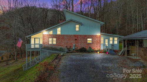 487 Julia Ln, Maggie Valley, NC, 28751-8848 | Card Image