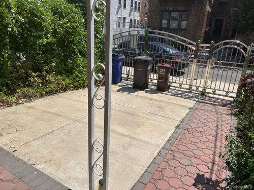 863 E 221st St, Bronx, NY, 10467-5103 | Card Image