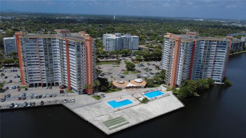 422e-1351 Ne Miami Gardens Dr, Miami, FL, 33179-4797 | Card Image