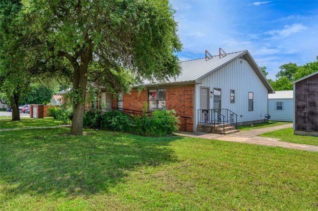 220 S Elm St, Home with 0 bedrooms, 0 bathrooms and null parking in Sherman TX | Image 4