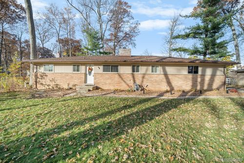 5935 Chickadee Ln, Clarkston, MI, 48346-2912 | Card Image
