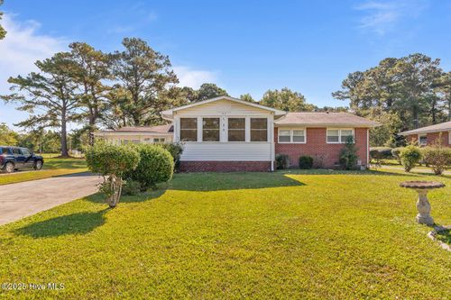 125 Arnold Rd, Jacksonville, NC, 28546-6540 | Card Image
