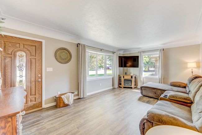 Main level living area. | Image 7