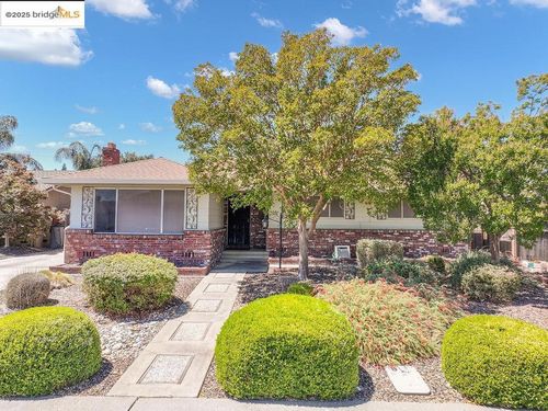 7426 Myrtle Vista Ave, Sacramento, CA, 95831-4048 | Card Image