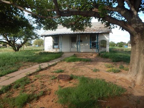 650 S 6th St, Slaton, TX, 79364-5417 | Card Image