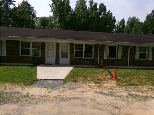 1539 Nc 65 Hwy W, Walnut Cove, NC, 27052-7309 | Card Image