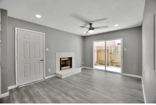 313-7600 Emmett F Lowry Expy, Texas City, TX, 77591-2452 | Card Image
