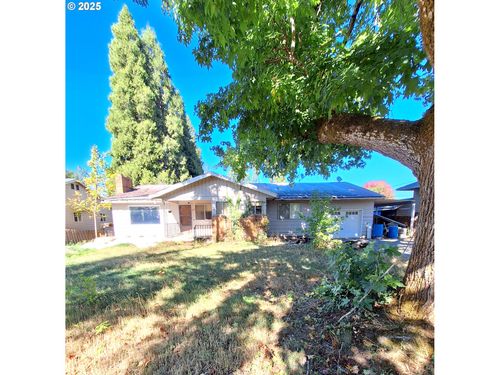 885 Mckinley St, Woodburn, OR, 97071-5005 | Card Image