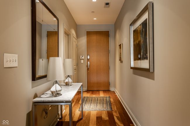 UNIT-204 - 333 Massachusetts Ave, Condo with 2 bedrooms, 2 bathrooms and null parking in Indianapolis IN | Image 5