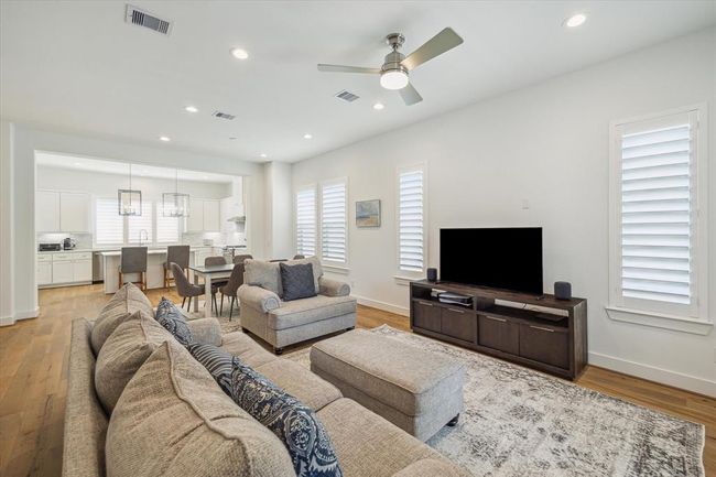 930 Dunleigh Meadows Ln, House other with 3 bedrooms, 4 bathrooms and 2 parking in Houston TX | Image 7