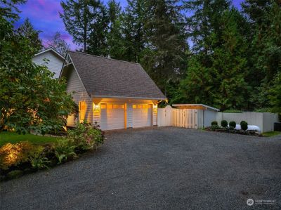 8655 Ne Stager Court, House other with 3 bedrooms, 2 bathrooms and 2 parking in Bainbridge Island WA | Image 3