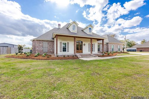 9527 Burnside Rd, Bueche, LA, 70729-2618 | Card Image