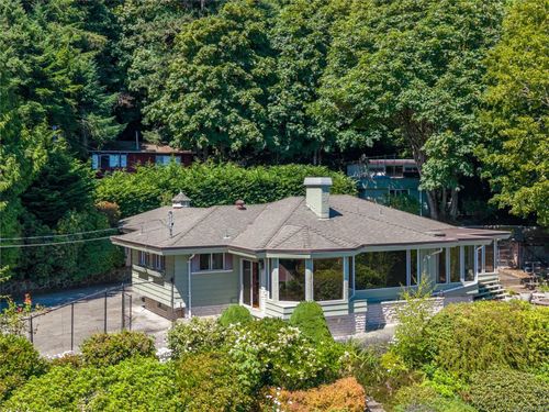 4916 Lochside Dr, Victoria, BC, V8Y2E4 | Card Image